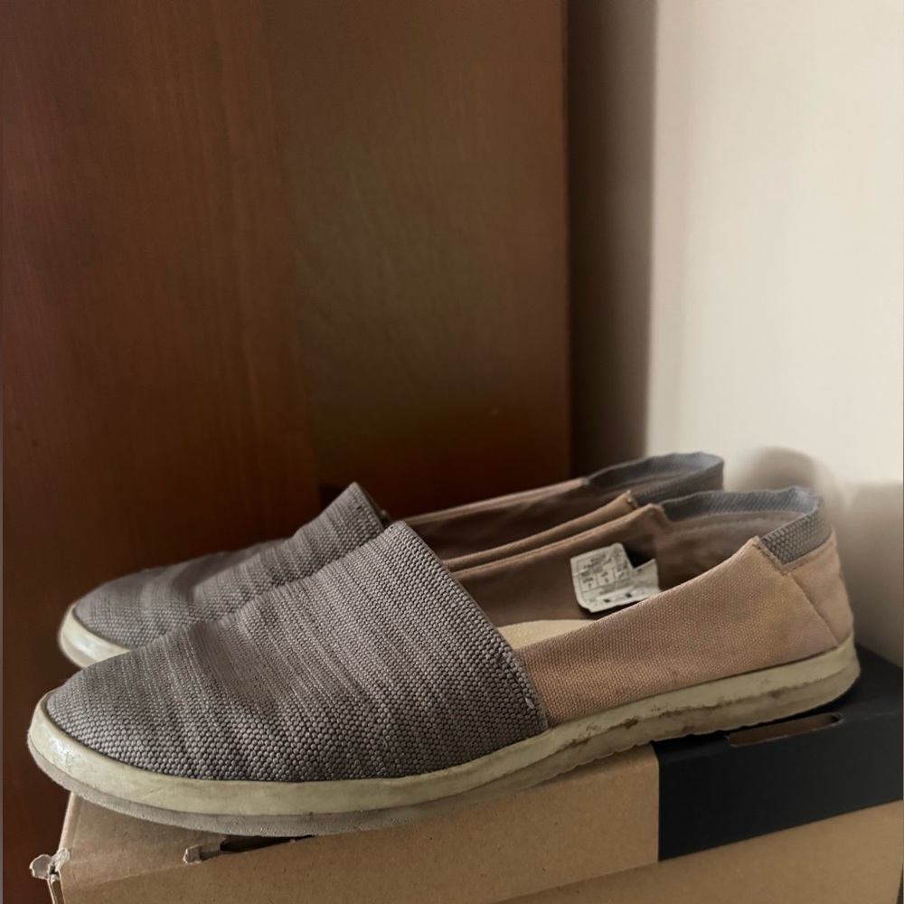 Reef Women's Casual Gray and Tan Loafers